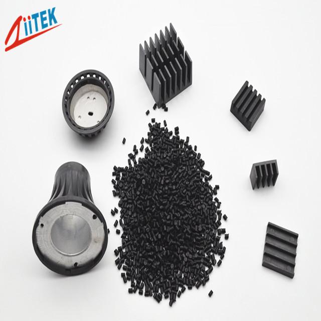 Schwarze 5.0W-/M-TCP100-50-01A Nylonhitze, die thermischen leitfähigen Plastik 2.5~3.5kJ/m2 des Ingenieur-150℃ für LED sinkt, beleuchtet